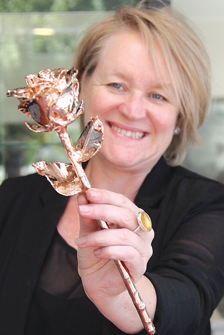 Tanya Rowe with the 24 carat gold-plated rose that the Nelson Weekly and Jens Hansen will be giving away this Valentine’s Day. Photo: Jessie Johnston.
